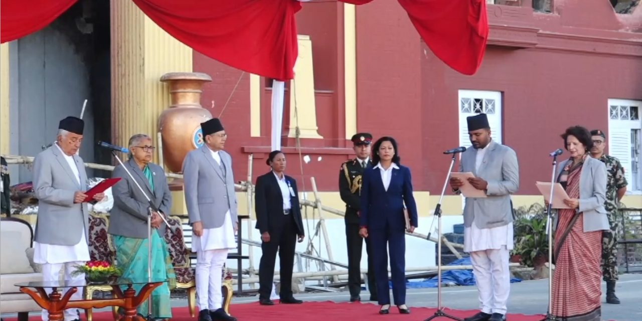 दुई मन्त्रीले लिए सपथ, मन्त्रिपरिषद्ले अझैँ पाएन पूर्णता