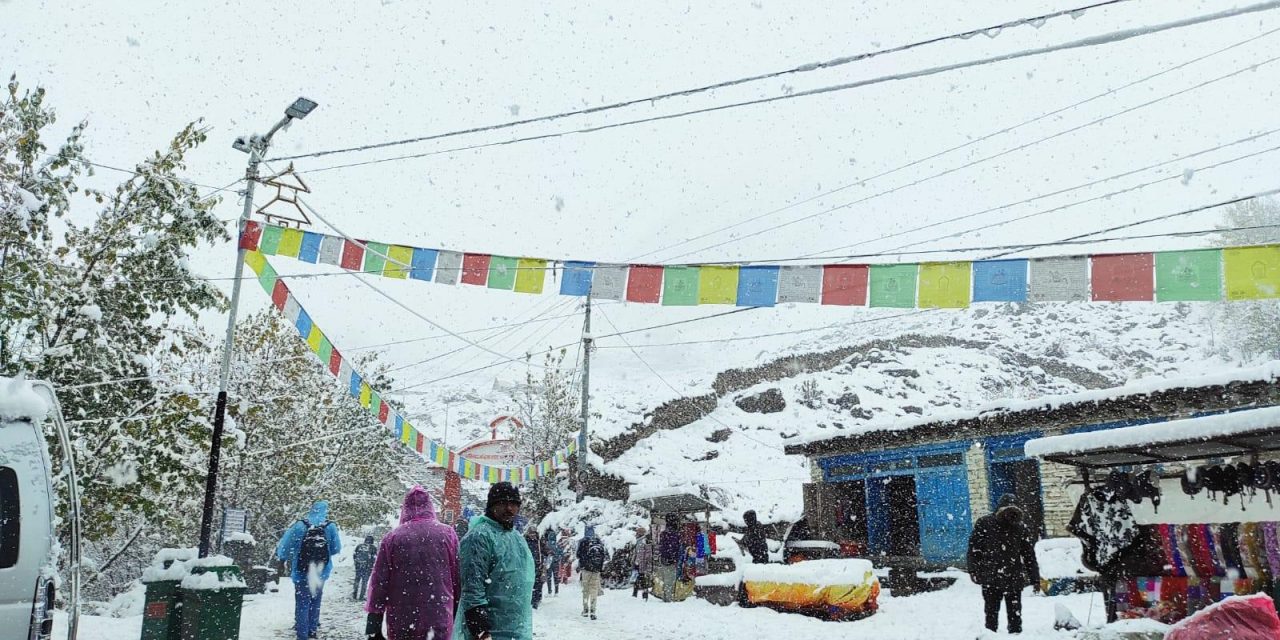 मुस्ताङमा कात्तिकमै हिमपात : कागबेनीदेखि मुक्तिनाथसम्मको यात्रा नगर्न आग्रह