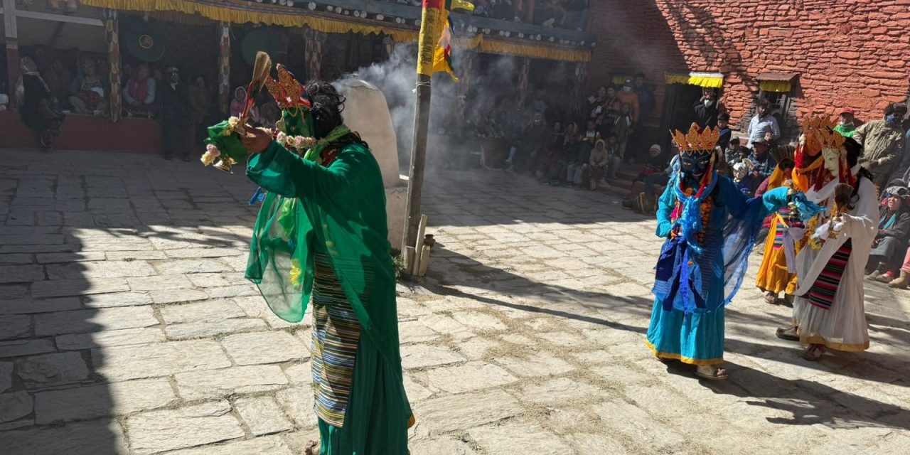 शान्ति र स्थिरताको कामना गर्दै ‘ध्योक्योप’ देव नृत्य प्रदर्शन