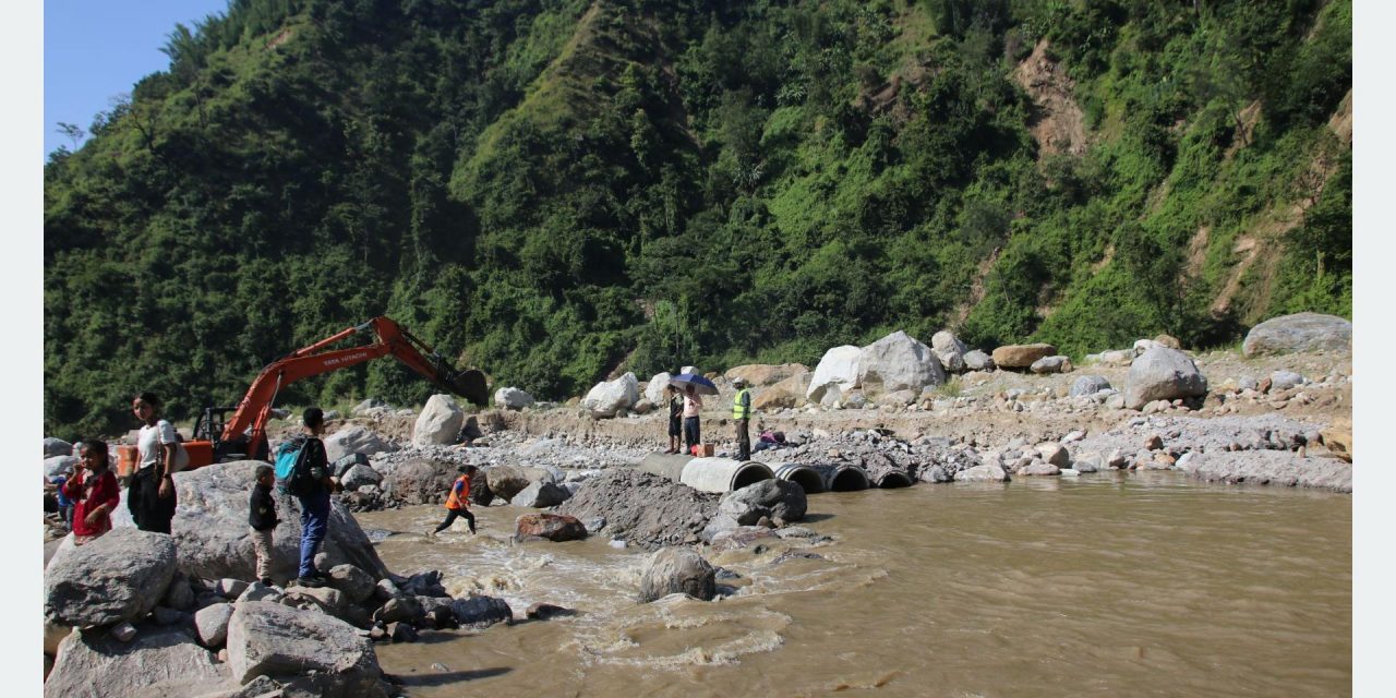 फेमे खोलामा ‘डाइभर्सन’ निर्माण हुँदै
