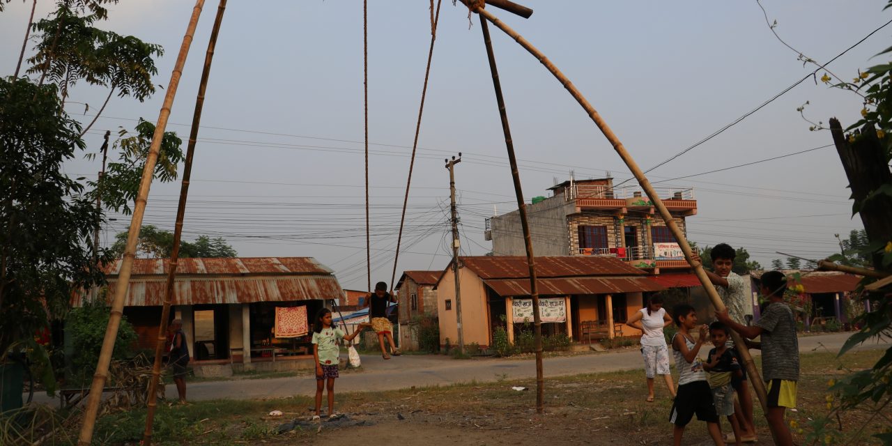 सार्वजनिक स्थलमा पिङ हराउँदै गएकामा पाका पुस्ताको चिन्ता