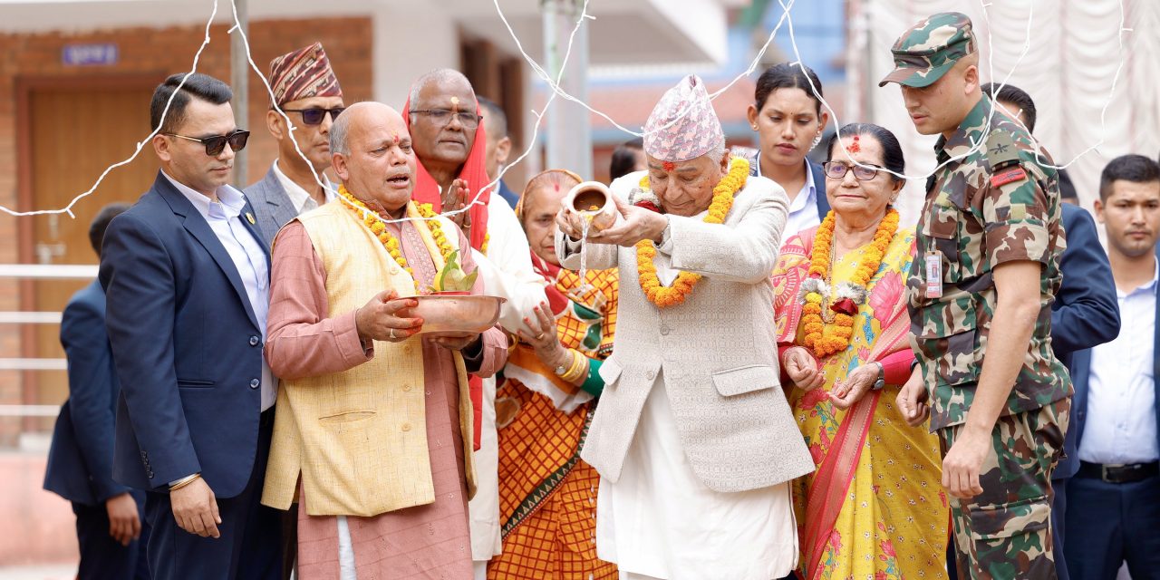 राष्ट्रपति पौडेलद्वारा गुह्वेश्वरी पुगेर छठी माताको पूजा आराधना