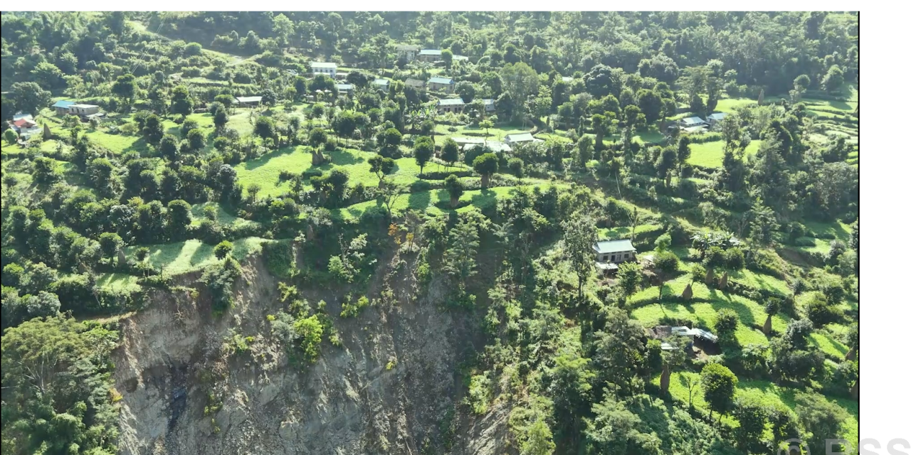 रामेछापको सुनापतिका ७७ परिवार पहिरोको जोखिममा
