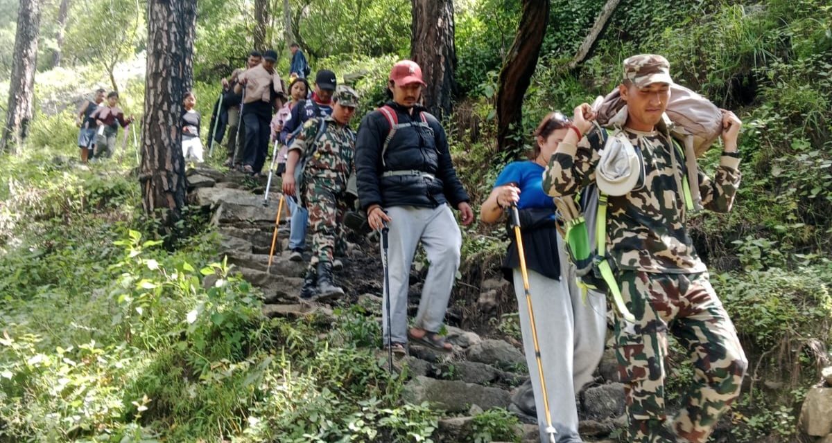 गोसाइँकुण्ड क्षेत्रमा पदयात्रामा गएका १२ जनाको उद्धार