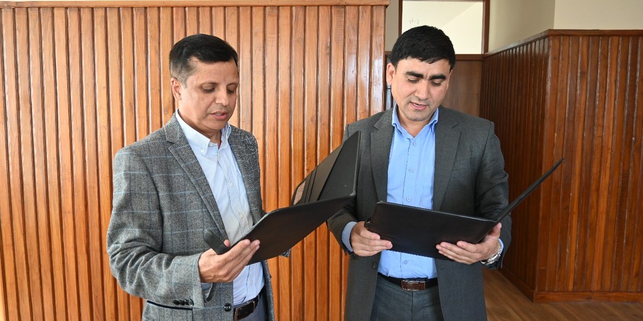 नवनियुक्त अध्यक्ष रमेश अर्यालले लिए पद तथा गोपनीयताको शपथ