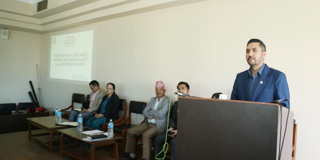 खण्डहरजस्तो भएको मुद्रण केन्द्रको धुलो टकटक्याएर छपाइ सुरु गरेका छौँ : सञ्चारमन्त्री खरेल