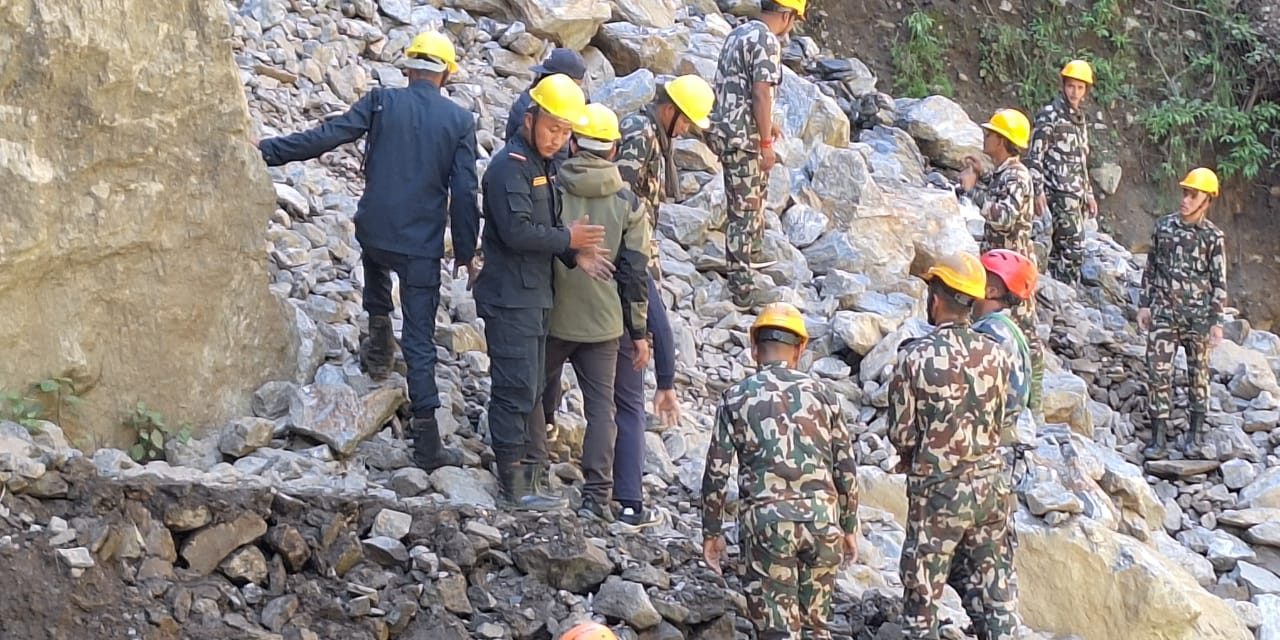 पहिरोमा पुरिएकी विदेशी पर्यटक अझैँ फेला परिनन्