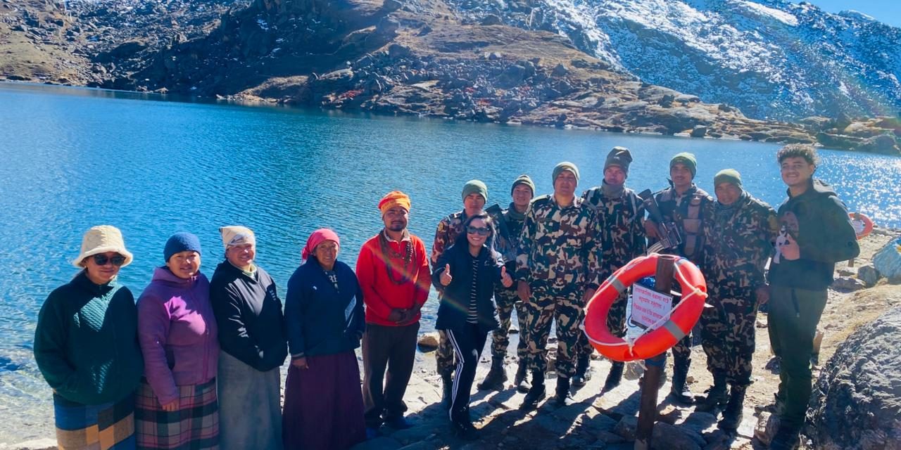 सेनाद्वारा चिसोबाट अस्वस्थ भएका प्रहरीको उद्धार