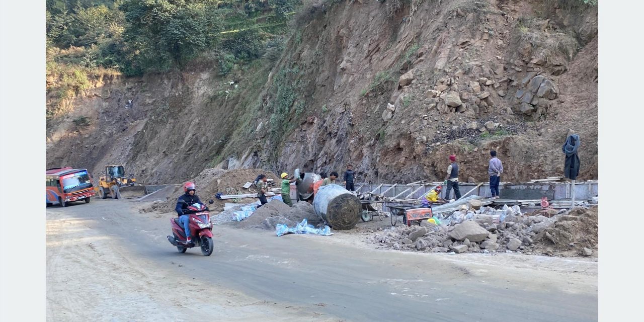 अरनिको राजमार्गअन्तर्गत धुलिखेल–खावा सडक विस्तार सुरु