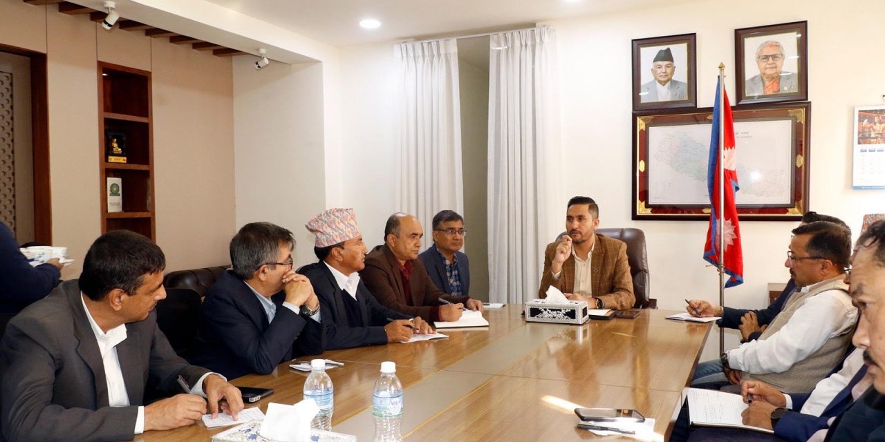 निर्वाचनमैत्री समाचार सामग्रीलाई प्राथमिकता दिन सरकारी सञ्चारमाध्यमलाई सञ्चारमन्त्री खरेलको आग्रह
