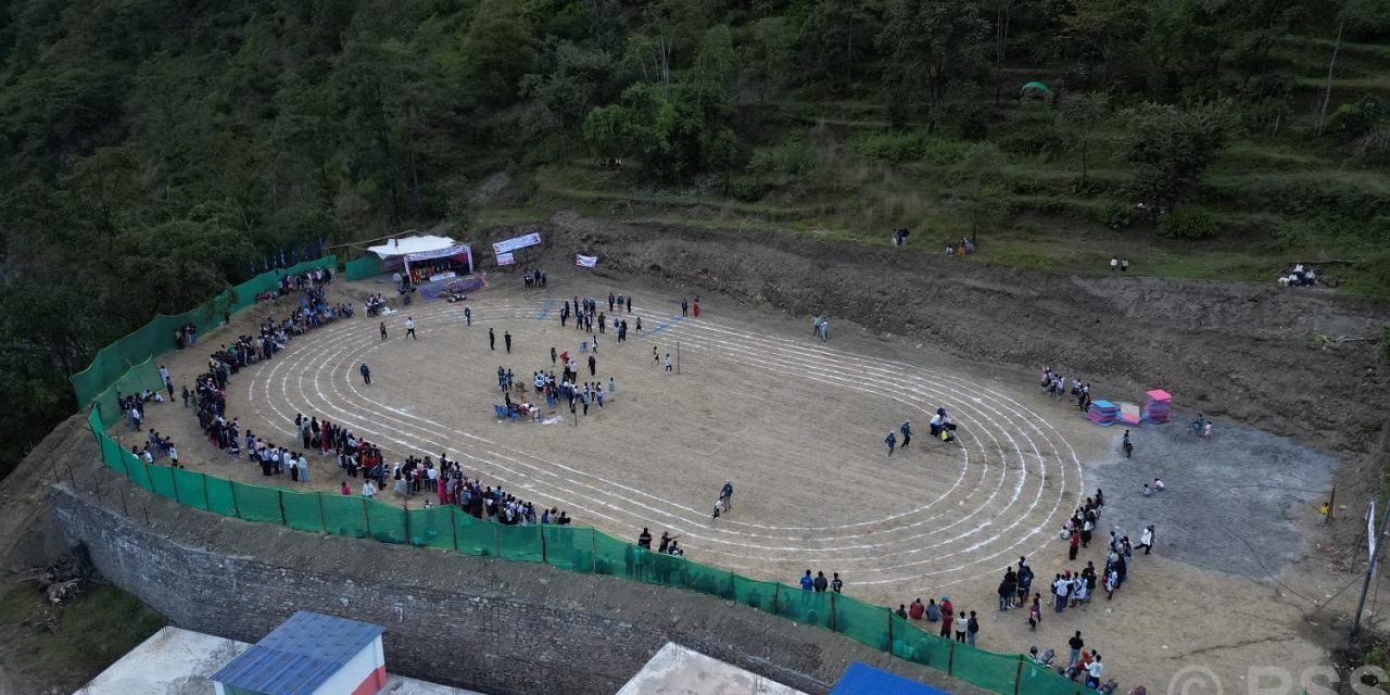 लाम्पाटामा पाखो सम्याएर खेलमैदान निर्माण