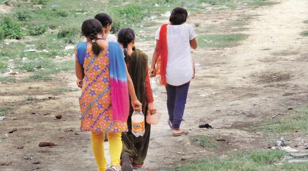 शौचकार्यका लागि अझै पनि चउर र झाडीको भर !