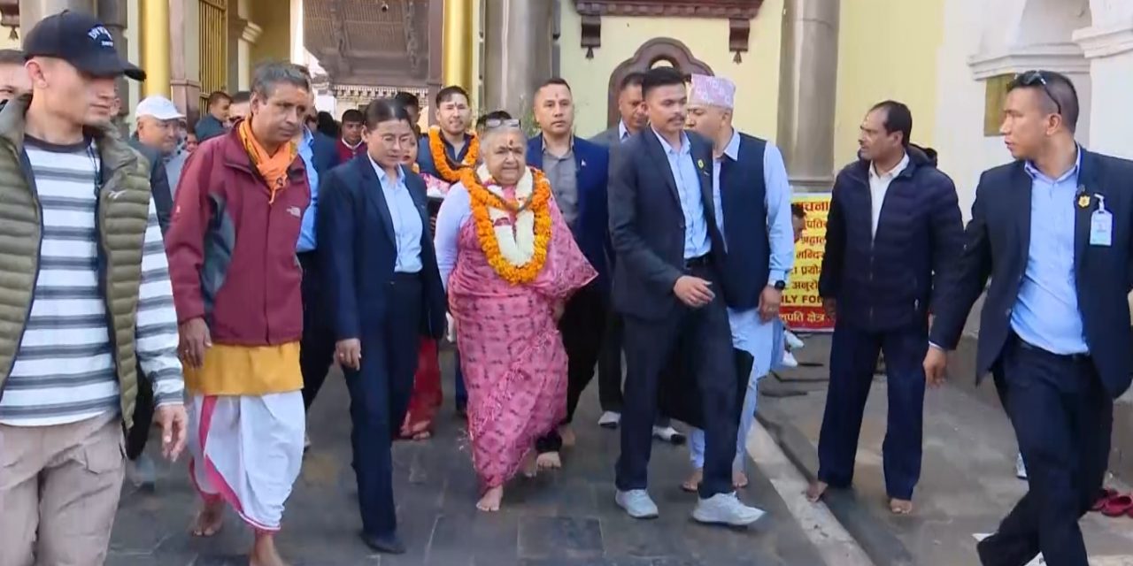 प्रधानमन्त्री कार्कीद्वारा पशुपतिनाथको दर्शन र पूजा आराधना