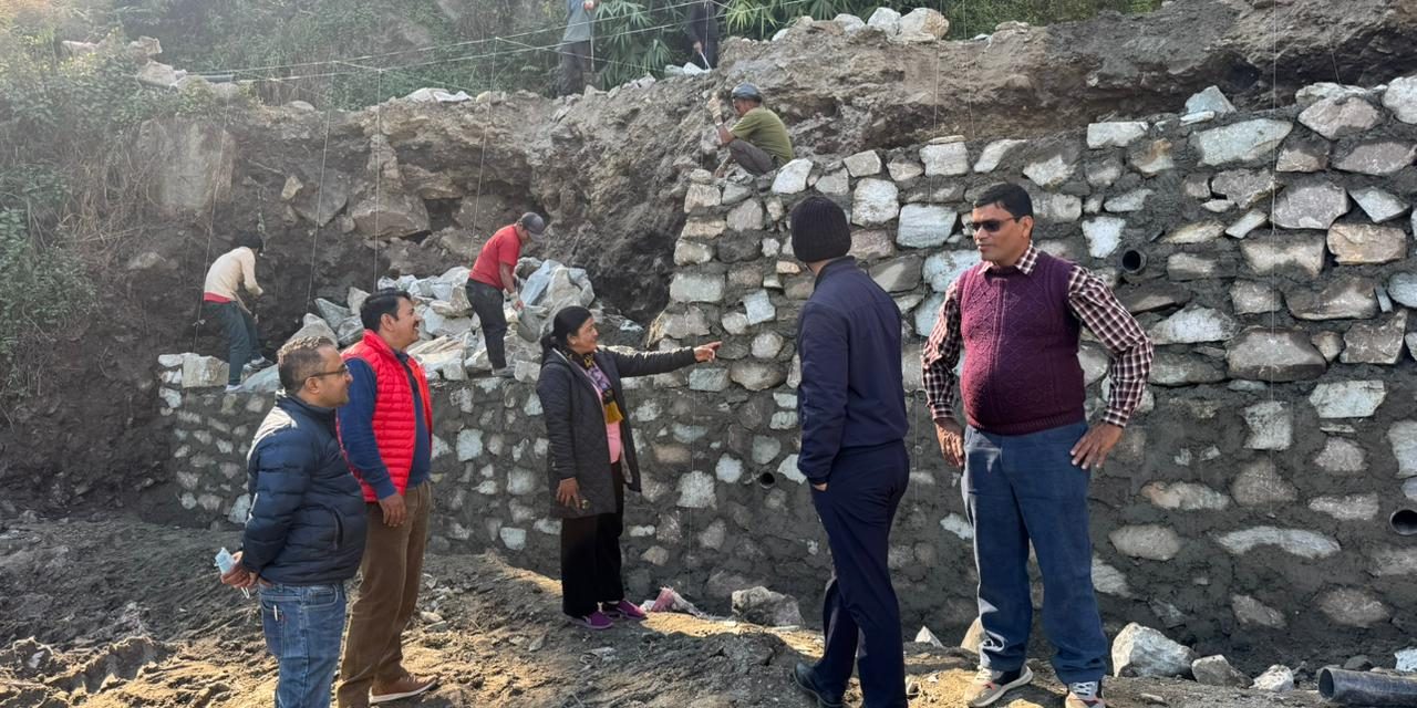 सांसदले भत्काए मापदण्डभन्दा कम चौडाइको कल्भर्ट पर्खाल
