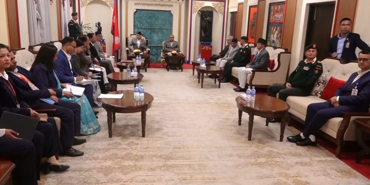 सम्पूर्ण ध्यान चुनावमा केन्द्रित गर्न सरकारलाई राष्ट्रपतिको सुझाव