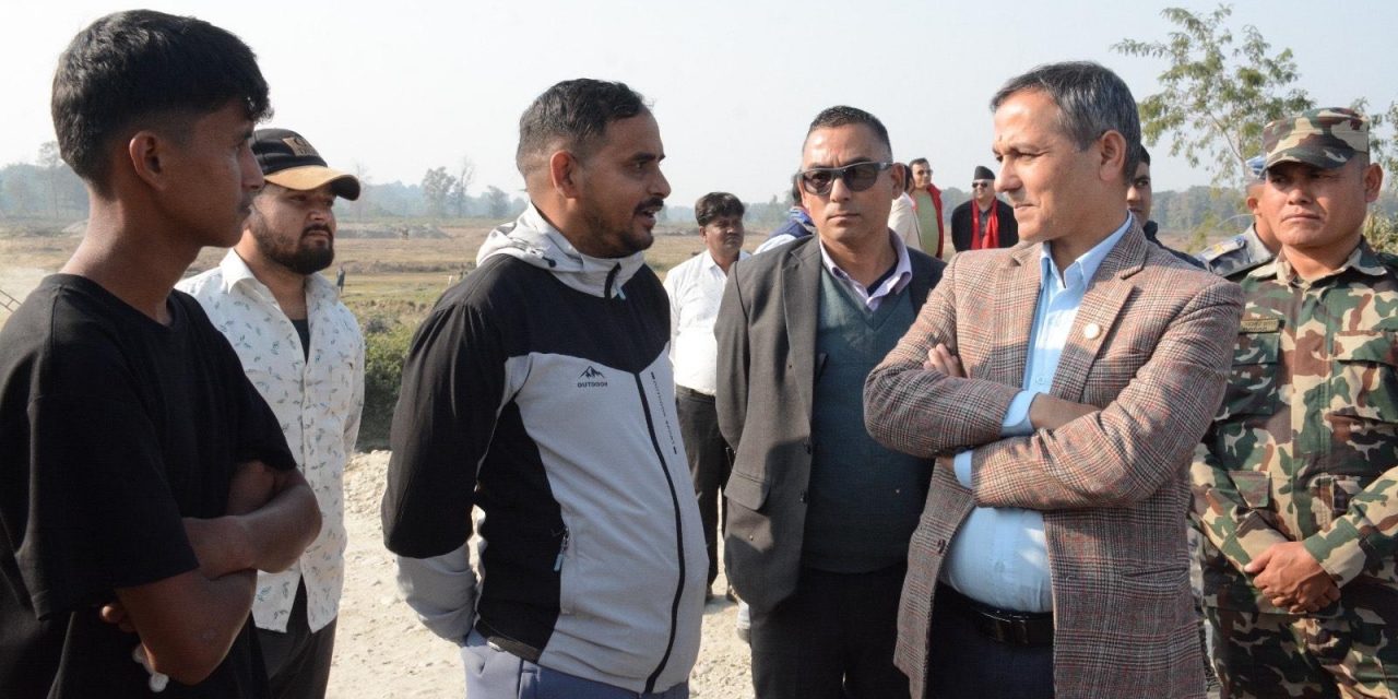 गृहमन्त्री अर्यालले गरे  निमार्णाधीन सुक्खा बन्दरगाह निरीक्षण