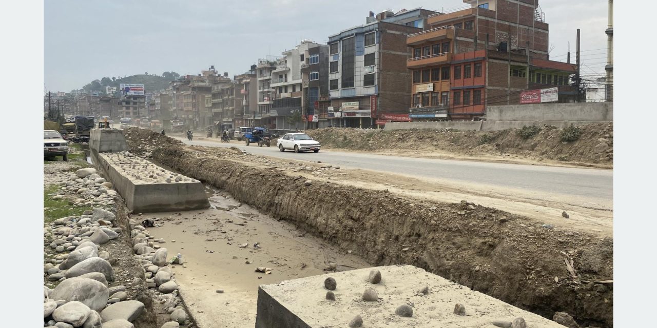 साँगा–धुलिखेल सडकः पुलबजार खण्डमा स्तरोन्नति सुरु