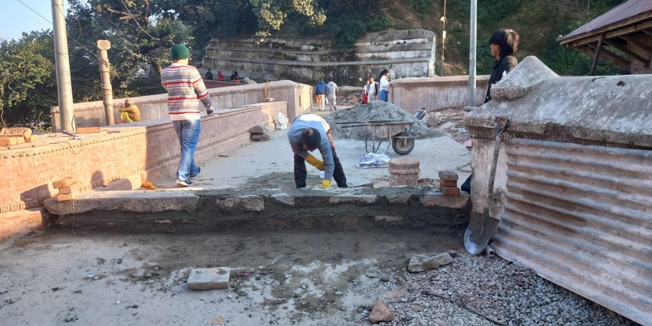 गौरीघाट पुलमा सवारीसाधन रोक्न सिँढी निर्माण