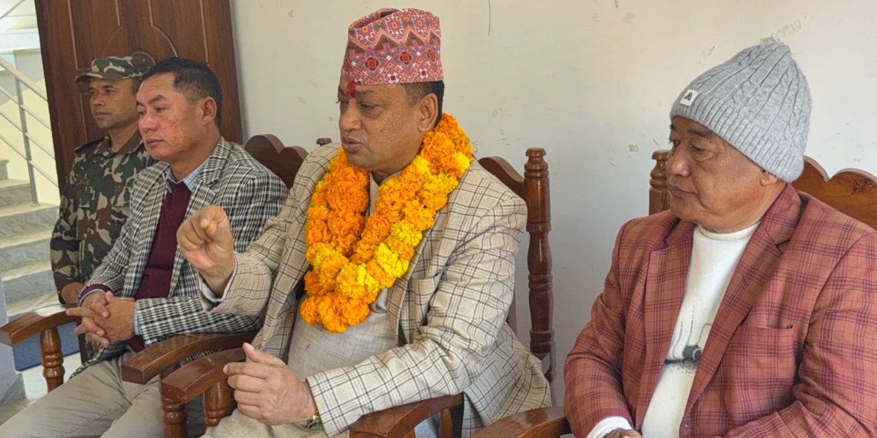 नागरिकलाई केन्द्रमा राखेर सेवा दिन कर्मचारीहरूलाई मुख्यमन्त्री बानियाँको निर्देशन