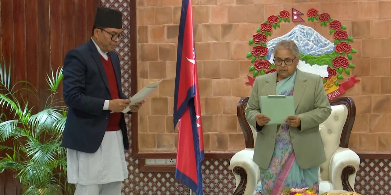 राष्ट्रिय योजना आयोगका नवनियुक्त उपाध्यक्ष श्रेष्ठद्वारा शपथ ग्रहण