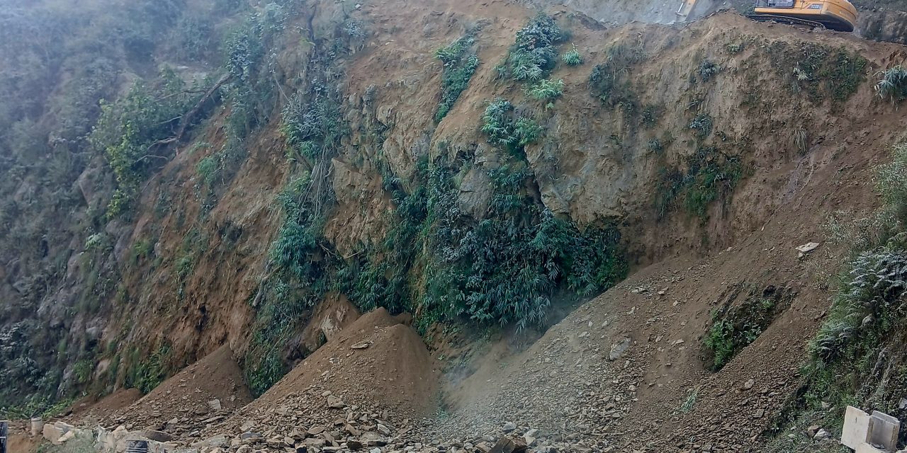 पृथ्वीराजमार्गको नागढुङ्गा-मलेखु खण्ड आंशिक बन्द गरेर विस्तार गरिँदै