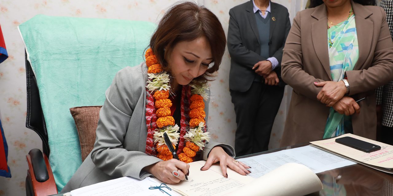 पदभार ग्रहण गर्दै महिला मन्त्रीले गरिन् यस्तो निर्णय