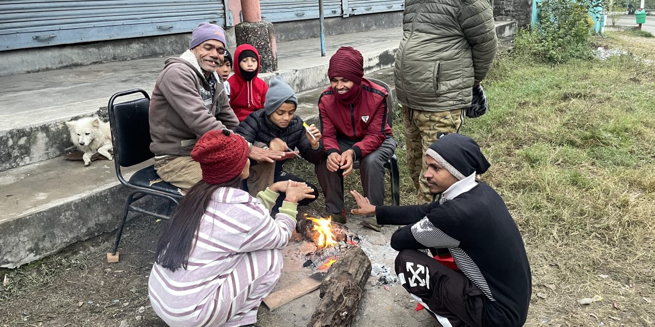 तीन दिनदेखि परेको शीतलहरबाट नवलपुरको जनजीवन प्रभावित