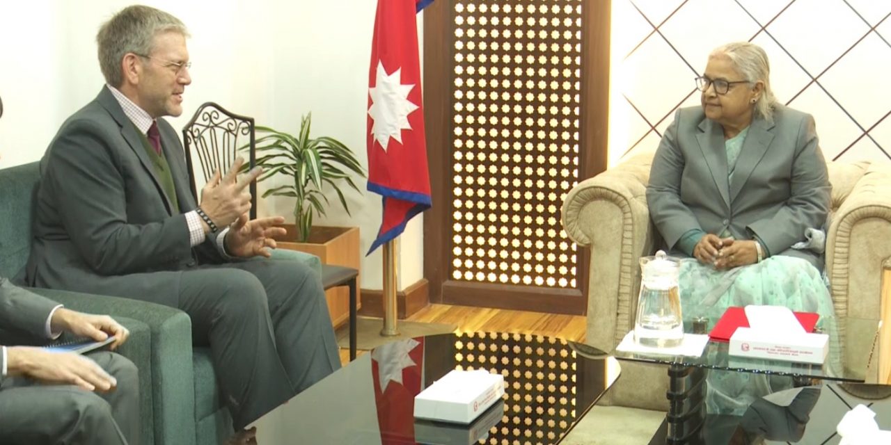 अमेरिकी राजदूत थम्प्सनद्वारा प्रधानमन्त्री कार्कीसँग विदाई भेट