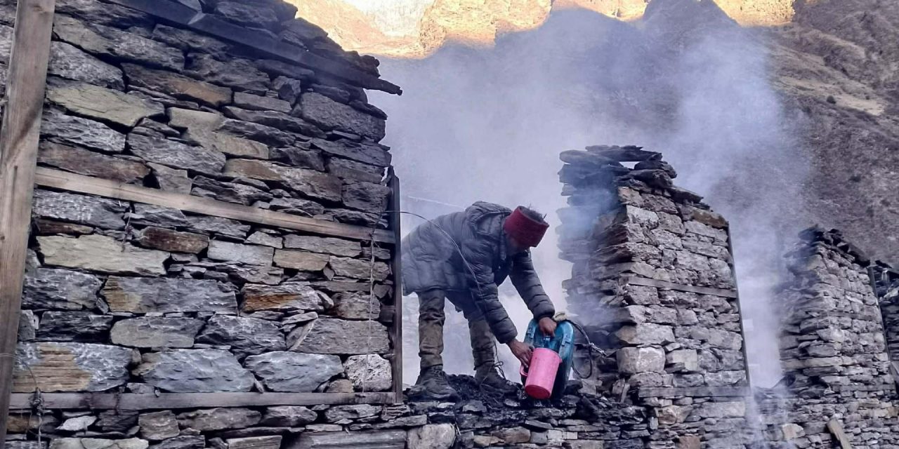 छेकम्पारमा आगलागी हुँदा एकजना घाइते 