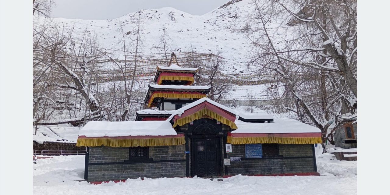 हिमपातपछि मुक्तिनाथ मन्दिर परिसर सुनसान, कागबेनीमै रोकिए दर्शनार्थी