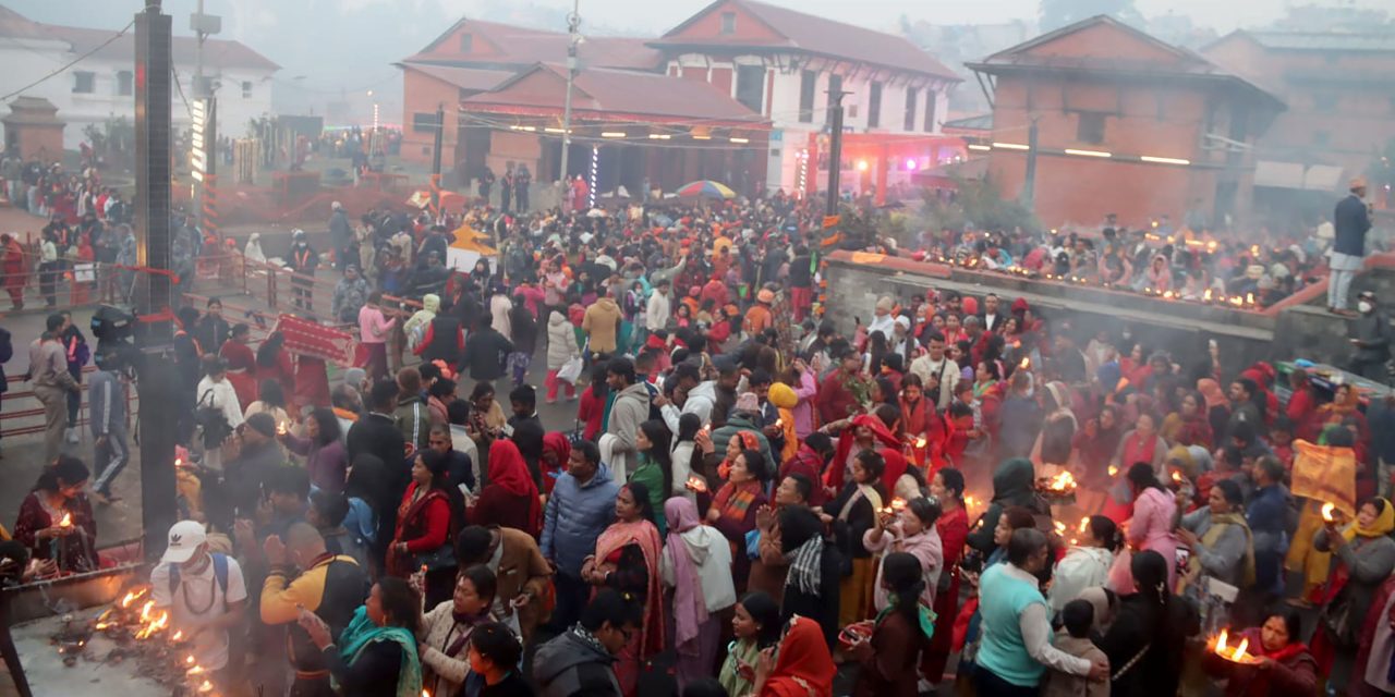 महाशिवरात्रिमा पशुपतिनाथमा भक्तजनको घुईँचो, देशभर उल्लासमय पूजा–आराधना