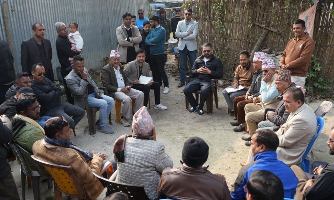 झापा–५ मा बालेन शाहको घरदैलो अभियान, सुकुम्बासी समस्याको दीर्घकालीन समाधान गर्ने प्रतिबद्धता