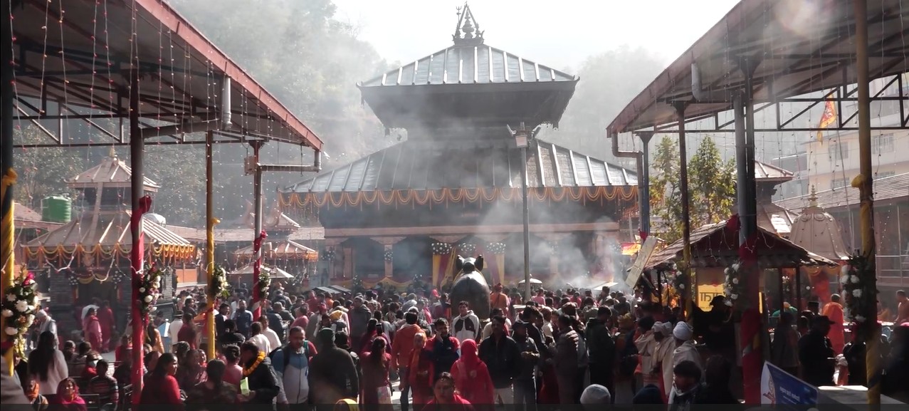 महाशिवरात्रिका अवसरमा केदारनाथको शिर डोलेश्वर महादेव मन्दिरमा भक्तजनको घुईचो