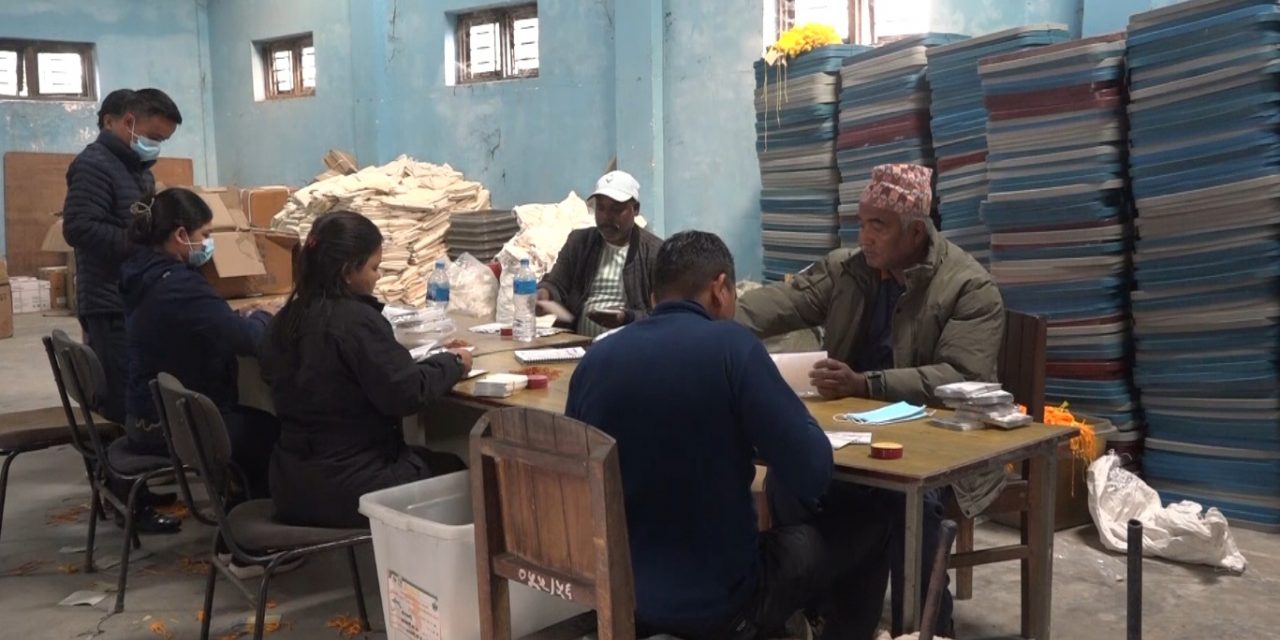 मोरङमा निर्वाचन सामग्री प्याकिङ सुरु