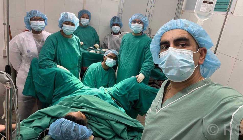 खोटाङमै सुरु भयो पाठेघर खस्ने समस्यासम्बन्धी शल्यक्रिया सेवा