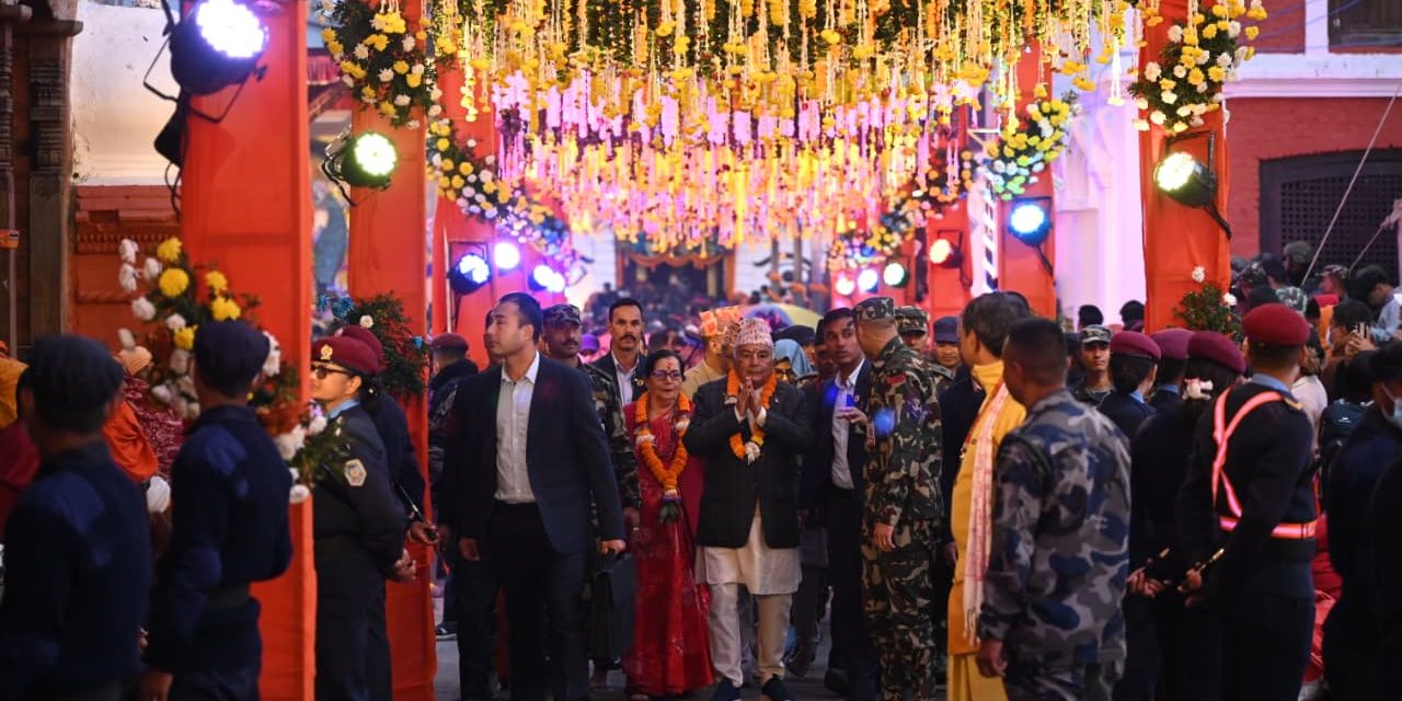 राष्ट्रपति पौडेलद्वारा पशुपतिनाथको दर्शन