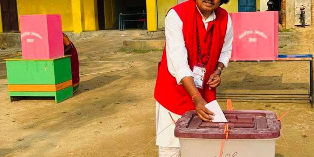 जनमत पार्टीका अध्यक्ष डा राउतद्वारा मतदान