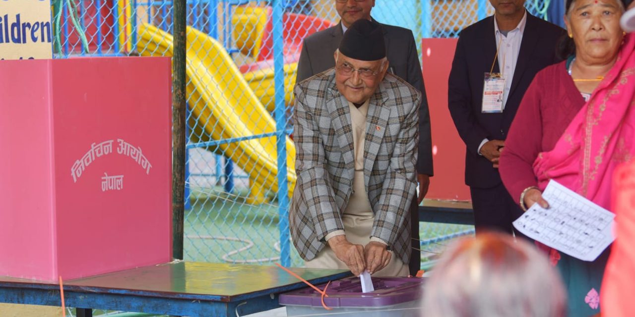 अध्यक्ष ओलीले गरे महेन्द्र शान्ति विद्यालयबाट मतदान