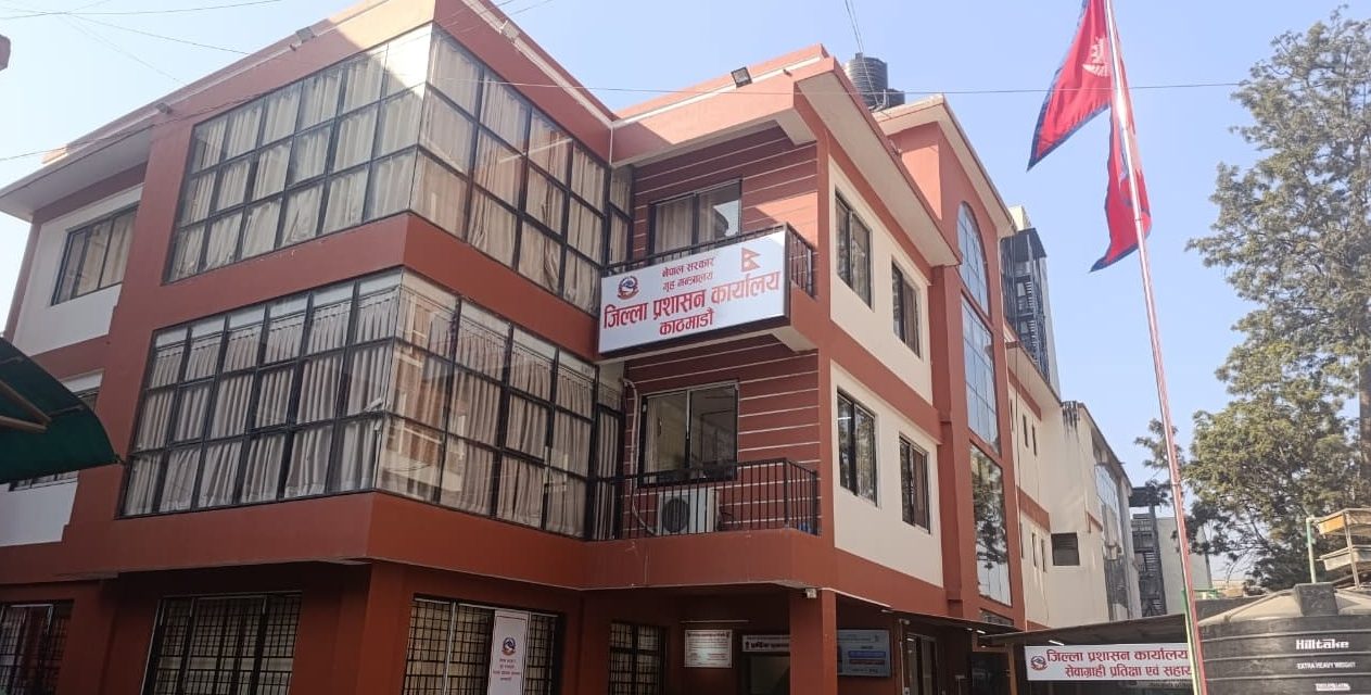 जिल्ला प्रशासन कार्यालय काठमाडौँमा अस्थायी मतदान केन्द्र 