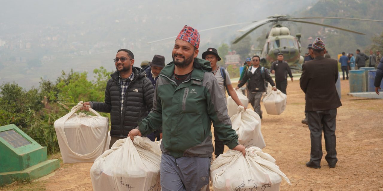 उत्तरी गोरखाका सवै मतपेटिका हेलिकप्टरबाट सदरमुकाम ल्याइयो