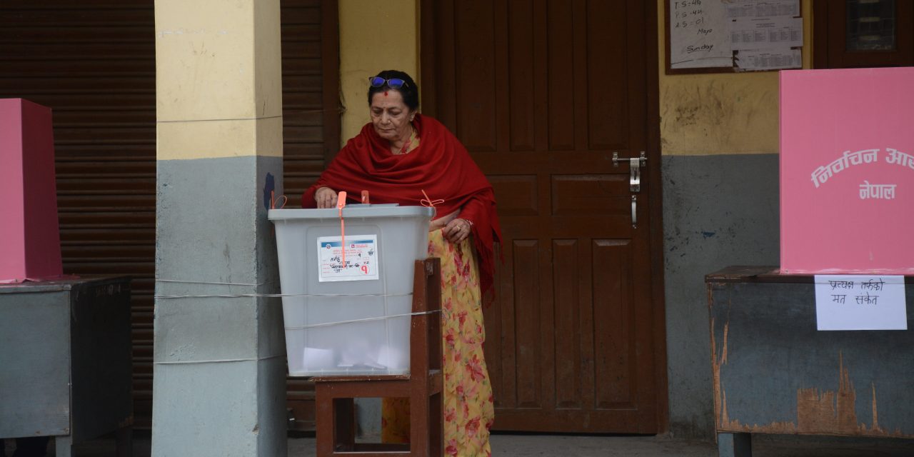 राष्ट्रपति पौडेलले मत हालेनन्, प्रथम महिला पौडेलद्वारा मतदान