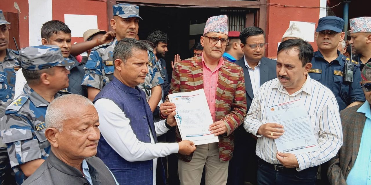 एमालेले ओलीको रिहाइको माग गर्दै बुझायो ७७ वटै जिल्ला प्रशासन कार्यालयमा विरोधपत्र