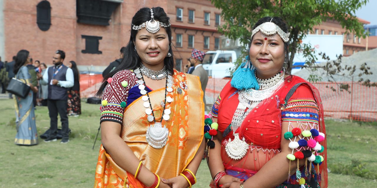 पहिचानको महत्व बुझाउन परम्परागत वेषभूषामा सांसद्