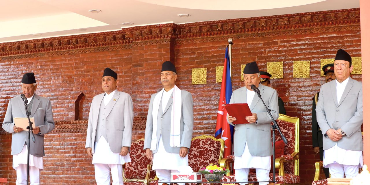 ज्येष्ठ सदस्य अर्जुननरसिंह केसीले राष्ट्रपतिबाट लिए शपथ