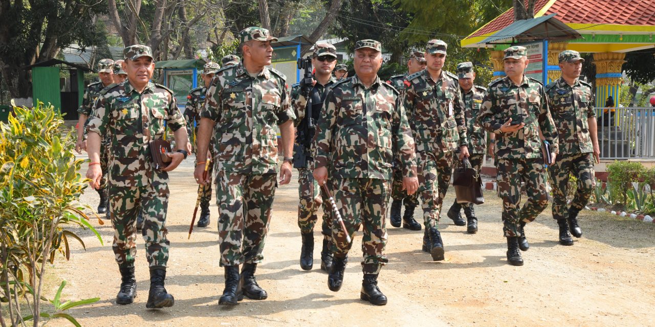 प्रधान सेनापतिद्वारा मध्यपृतना मुख्यालयको निरीक्षण