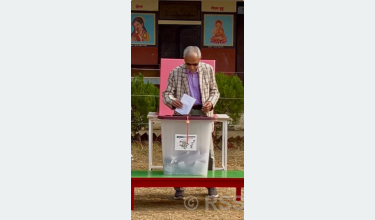 पूर्वप्रधानमन्त्री भट्टराईद्वारा गोरखामा मतदान