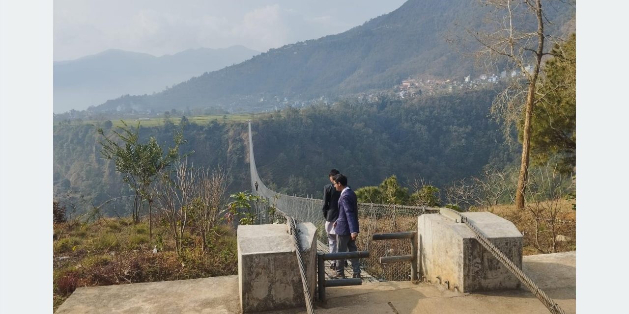 दुई जिल्ला जोड्ने झोलुङ्गे पुलले यात्रा सहज