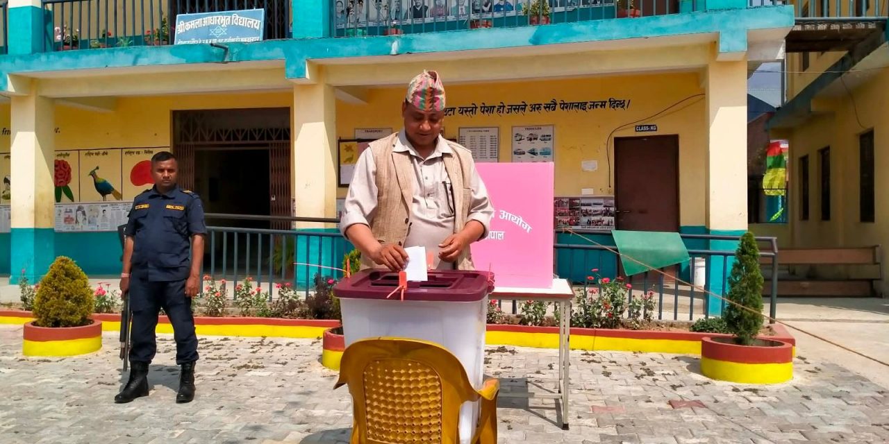 बागमती प्रदेशका मुख्यमन्त्री इन्द्रबहादुर बानियाँले गरे मतदान