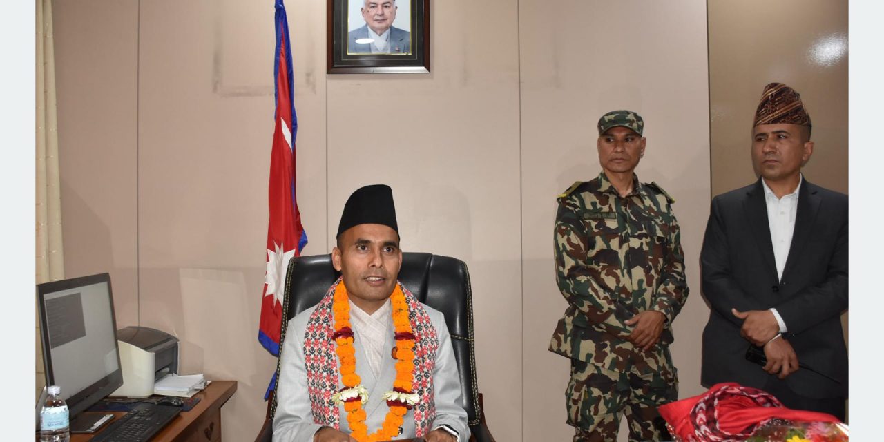 नवनियुक्त सञ्चारमन्त्री तिमिल्सिनाद्वारा पदभार ग्रहण (जीवनीसहित) 
