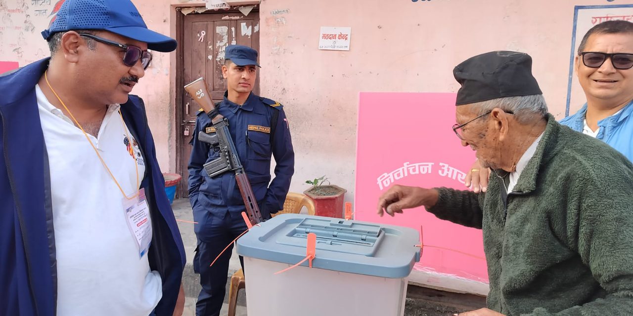 झापा-५ मा शान्तिपूर्ण तवरले मतदान जारी